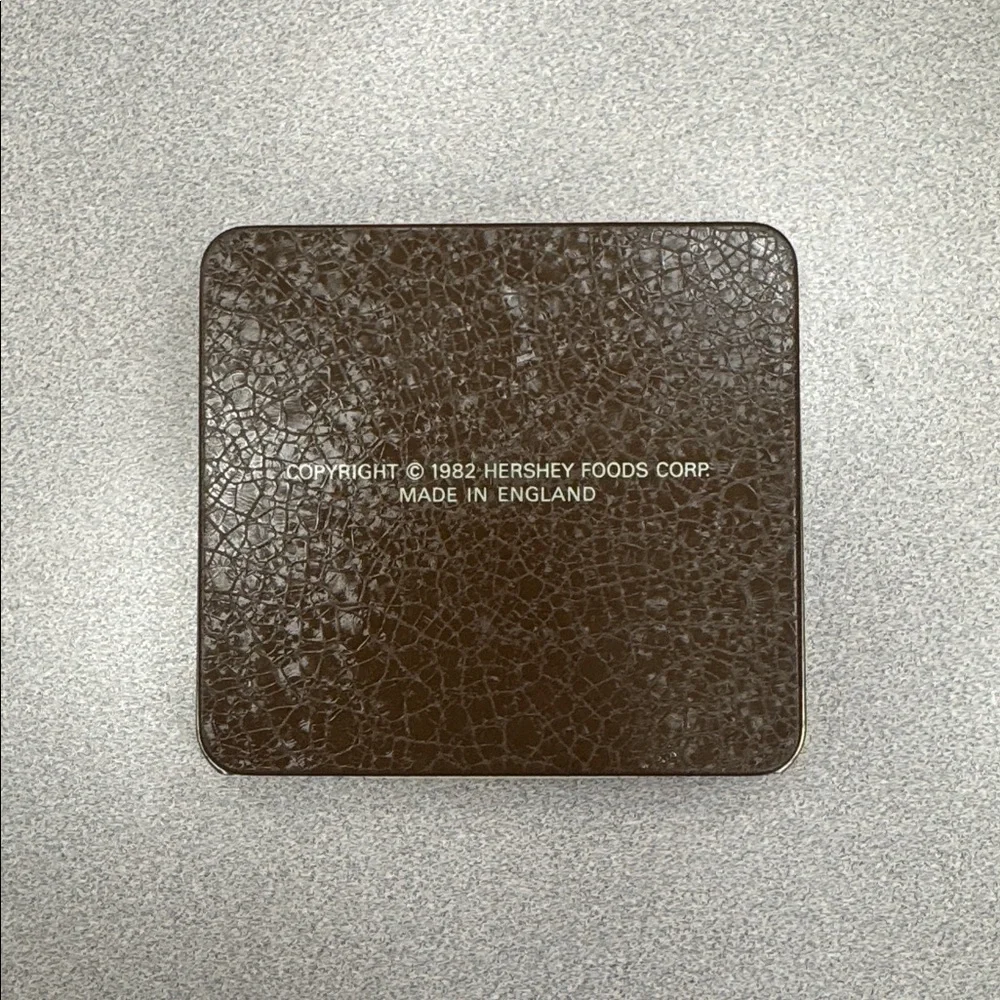 Rare 1982 Hershey's Little Puck Cigars Tin - Picture 2 of 3